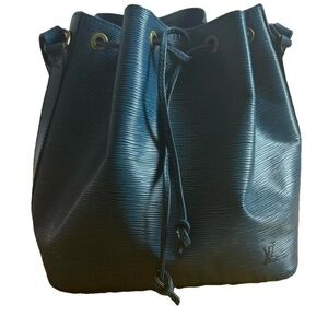 Elegant LV Epi Blue Bucket Bag